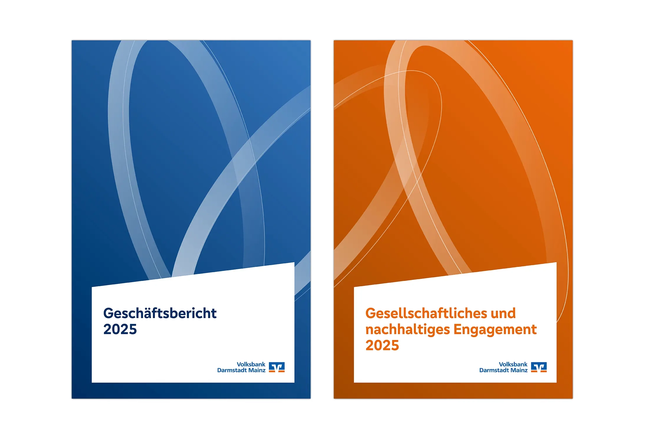 Die beiden Cover des Geschäftsberichts sowie des gesellschaftlichen und nachhaltigem Engagement 2025 der Volksbank Darmstadt Mainz