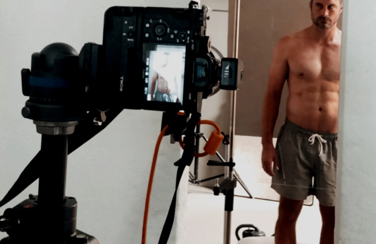 photoshooting man through mirror